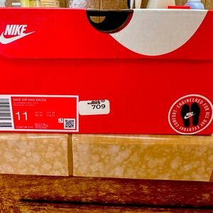 Nike AirMax Excee. Men’s size 11. GREAT condition. Worn ONCE.